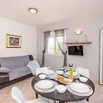 Appartement 1 Bedroom Awesome In *