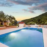 1 Bedroom Awesome In Apartman